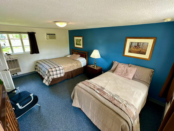 9 Oaks Inn (Pine Aire Motel, Pine-Aire Motel) - From Real Estate Listing (newer photo)